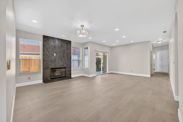 102 Moylan Way, Folsom, CA 95630