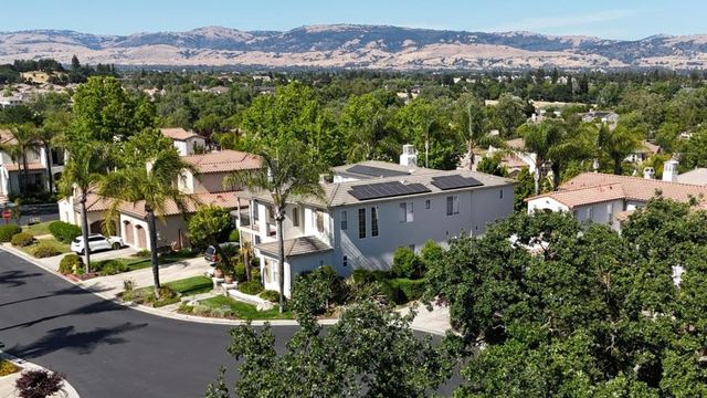 7466 Dunbar Court, Gilroy, CA 95020