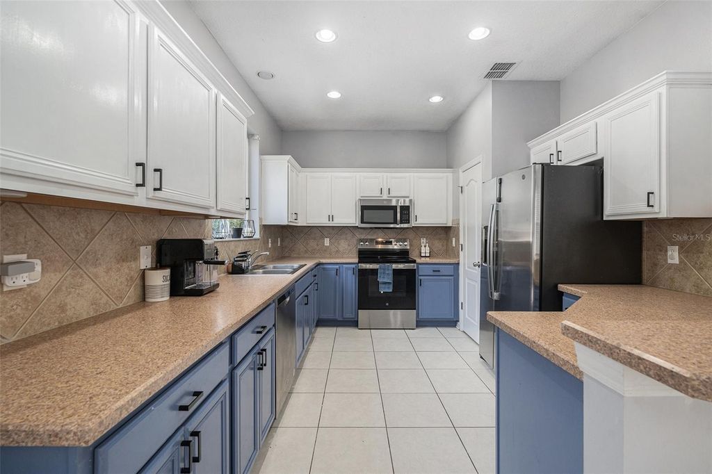 Image 8 of property listing at 9711 SIMEON DRIVE, Land O Lakes, FL 34638