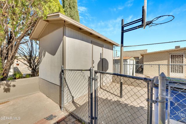 3411 LEAVELL Avenue, El Paso, TX 79904