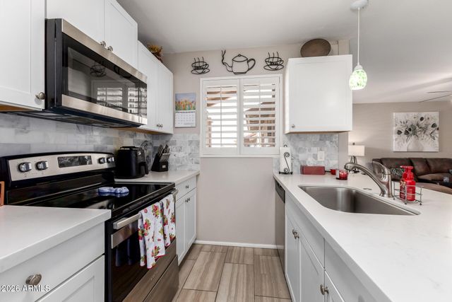 502 W HONONEGH Drive 1, Phoenix, AZ 85027