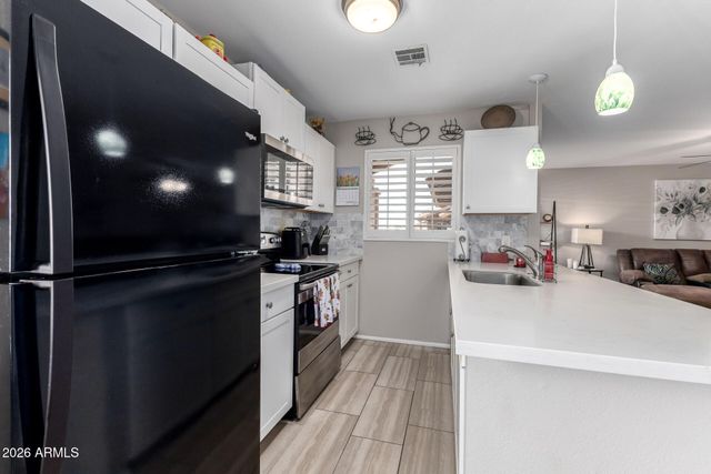 502 W HONONEGH Drive 1, Phoenix, AZ 85027