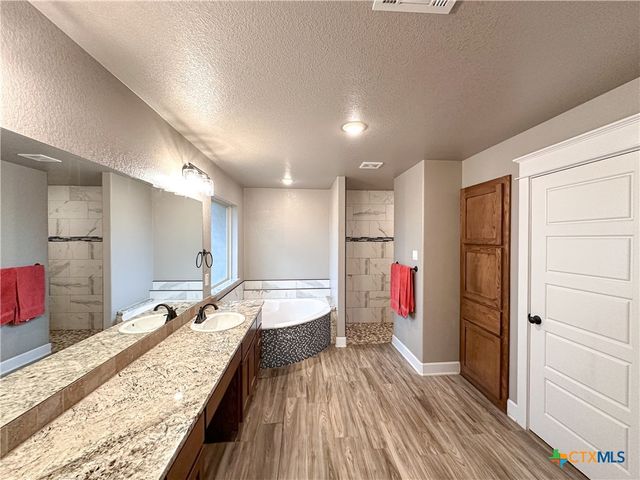 3533 Hooten Bend Road, Kempner, TX 76539