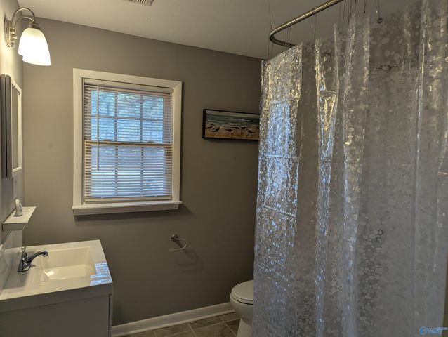807 Corsbie Street, Hartselle, AL 35640