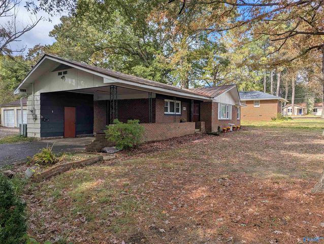 807 Corsbie Street, Hartselle, AL 35640