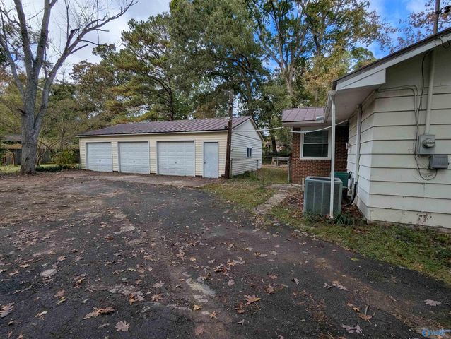 807 Corsbie Street, Hartselle, AL 35640