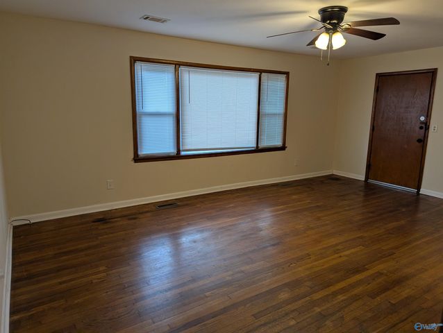 807 Corsbie Street, Hartselle, AL 35640