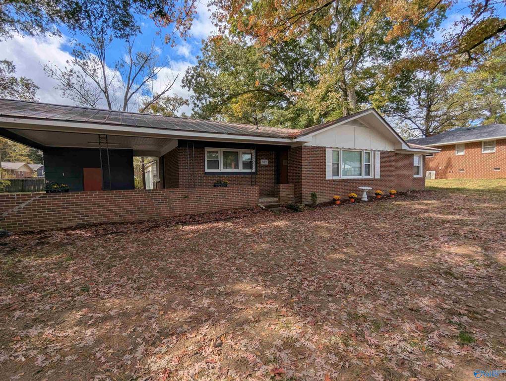 807 Corsbie Street, Hartselle, AL 35640