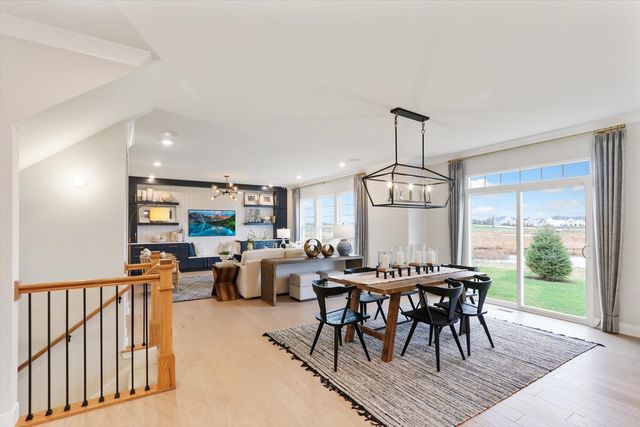 39 Hawthorn Ridge Drive, Hawthorn Woods, IL 60047