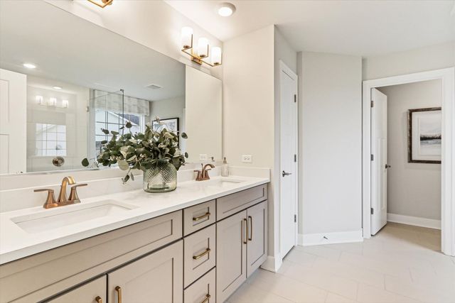 39 Hawthorn Ridge Drive, Hawthorn Woods, IL 60047