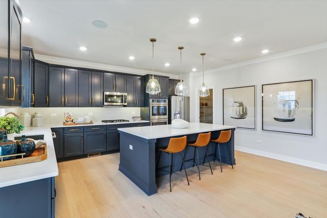 39 Hawthorn Ridge Drive, Hawthorn Woods, IL 60047