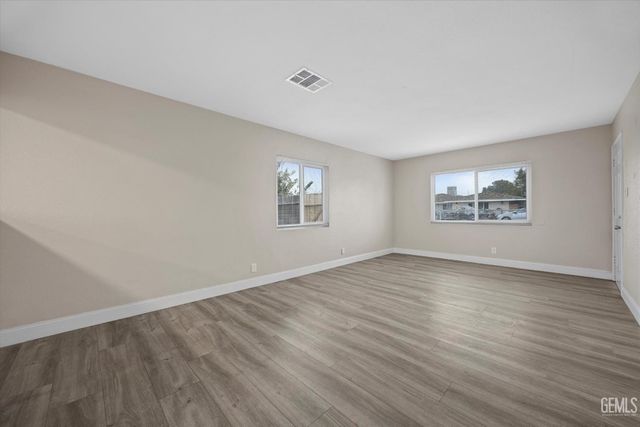 5900 Leo Street, Bakersfield, CA 93307