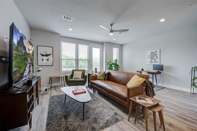 18732 Centro Main Street B, Shenandoah, TX 77385