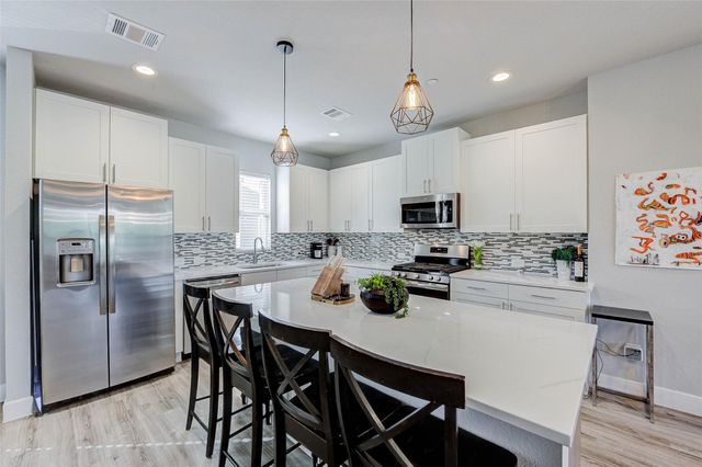 18732 Centro Main Street B, Shenandoah, TX 77385