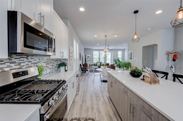 18732 Centro Main Street B, Shenandoah, TX 77385