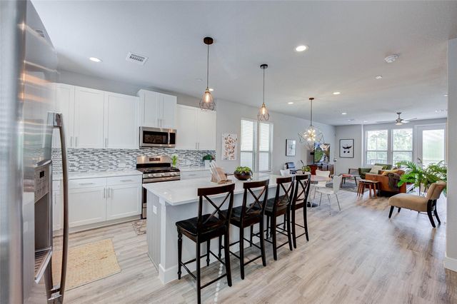 18732 Centro Main Street B, Shenandoah, TX 77385