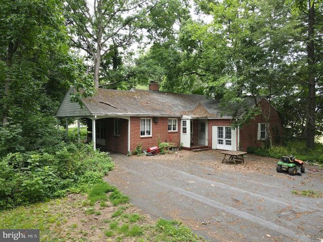 1733 LANCASTER RD, Manheim, PA 17545