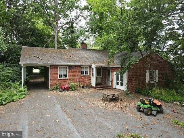 1733 LANCASTER RD, Manheim, PA 17545