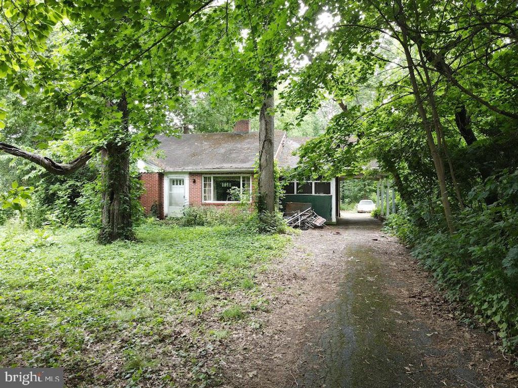 1733 LANCASTER RD, Manheim, PA 17545