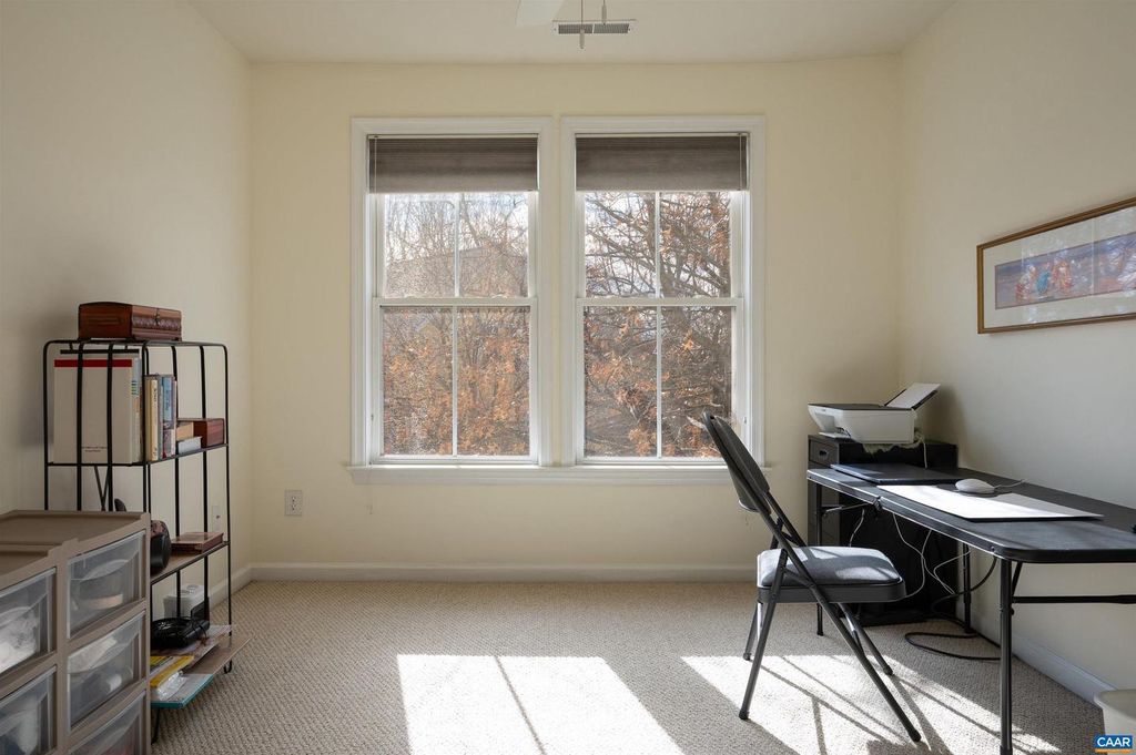 Image 14 of property listing at 104 MELBOURNE PRK #D, Charlottesville, VA 22901