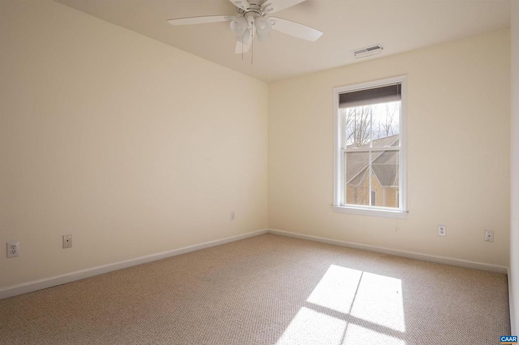 Image 15 of property listing at 104 MELBOURNE PRK #D, Charlottesville, VA 22901