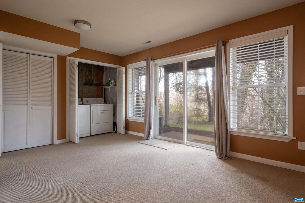 Image 18 of property listing at 104 MELBOURNE PRK #D, Charlottesville, VA 22901