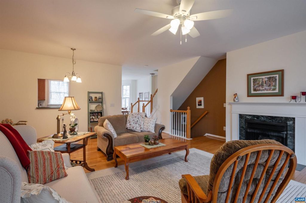 Image 3 of property listing at 104 MELBOURNE PRK #D, Charlottesville, VA 22901