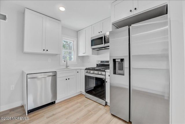 39 Point O Woods Drive, Toms River, NJ 08753
