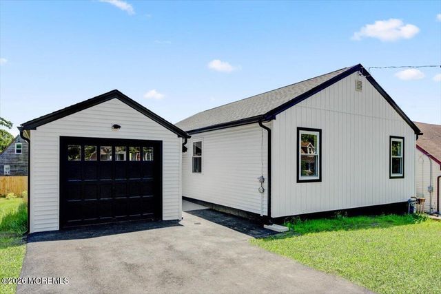 39 Point O Woods Drive, Toms River, NJ 08753