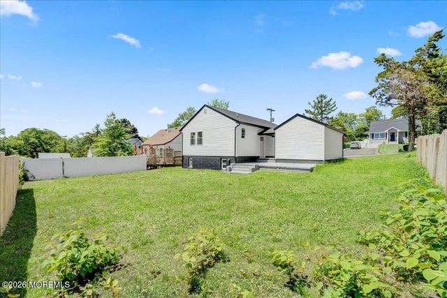 39 Point O Woods Drive, Toms River, NJ 08753