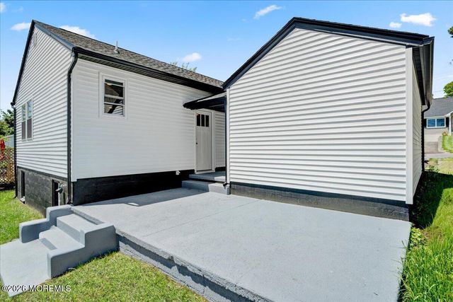 39 Point O Woods Drive, Toms River, NJ 08753