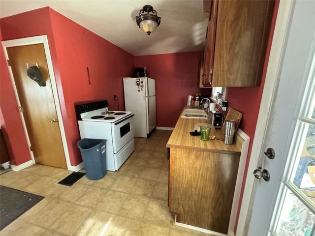 6528 MCCRACKEN Road, Cochranton, PA 16314