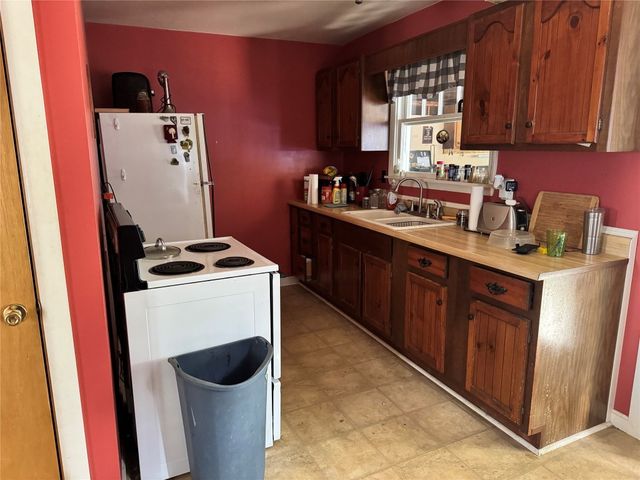 6528 MCCRACKEN Road, Cochranton, PA 16314