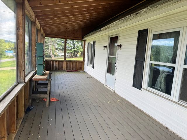 6528 MCCRACKEN Road, Cochranton, PA 16314