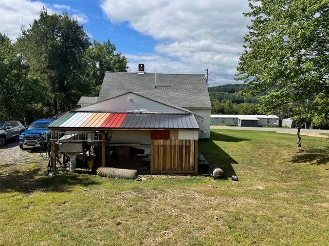 6528 MCCRACKEN Road, Cochranton, PA 16314