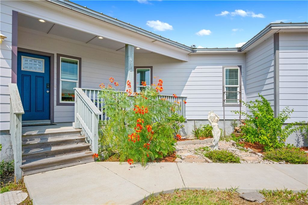 112 Ball, Rockport, TX 78382 — photo 3