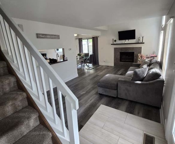 216 WHITEWOOD Drive, Streamwood, IL 60107