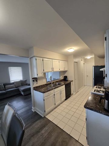 216 WHITEWOOD Drive, Streamwood, IL 60107