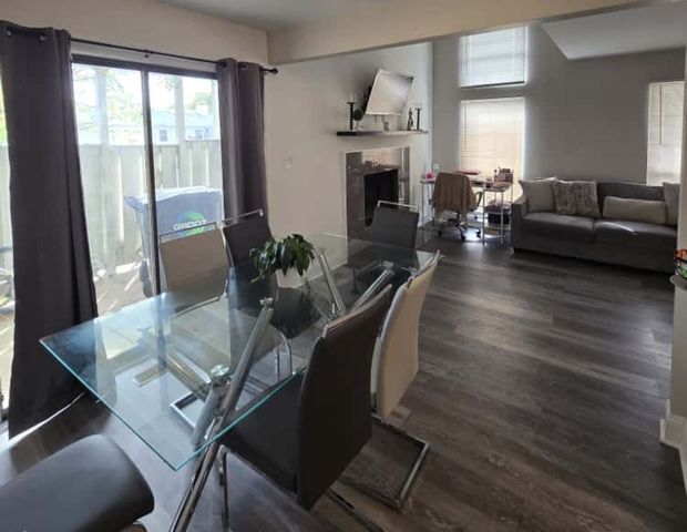 216 WHITEWOOD Drive, Streamwood, IL 60107