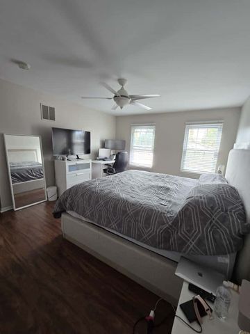 216 WHITEWOOD Drive, Streamwood, IL 60107