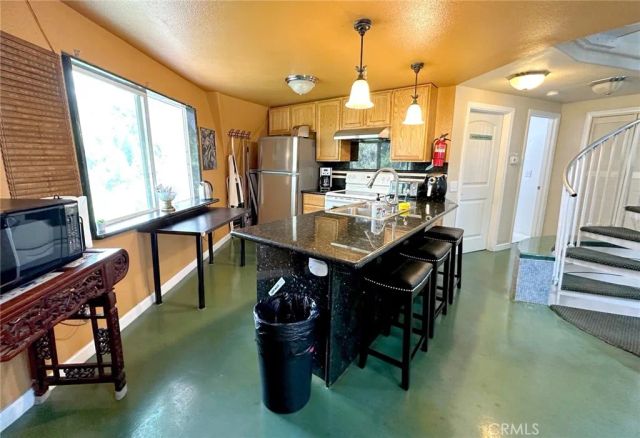 24998 Jewel, Crestline, CA 92325