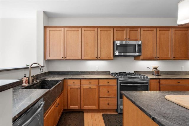 18 Dunbar Drive, Essex Junction, VT 05452