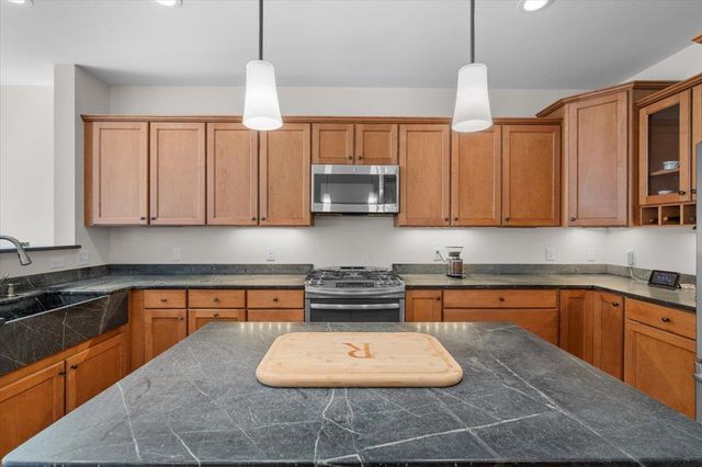 18 Dunbar Drive, Essex Junction, VT 05452
