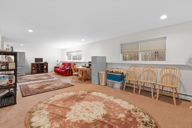 18 Dunbar Drive, Essex Junction, VT 05452