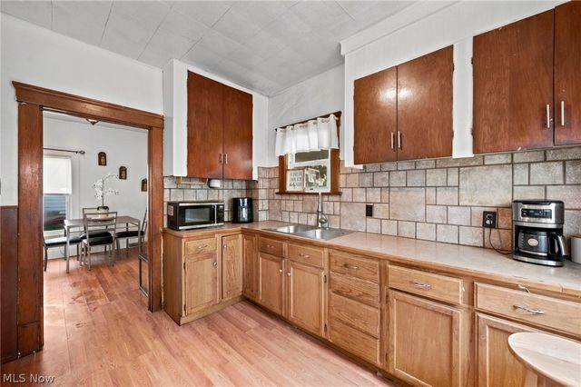 637 Dewey Avenue, Elyria, OH 44035