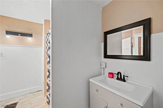 637 Dewey Avenue, Elyria, OH 44035