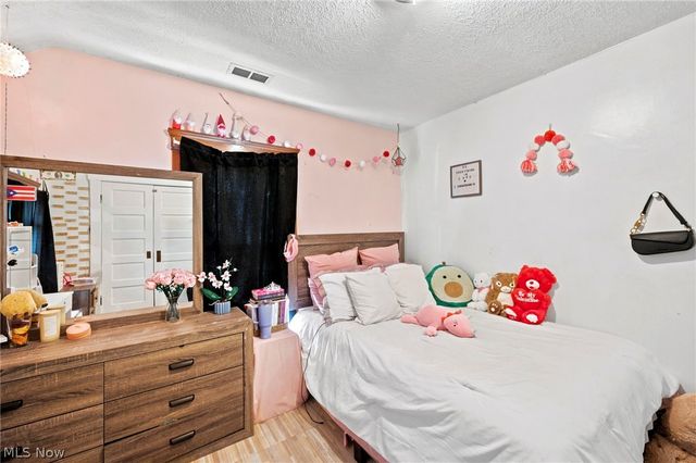637 Dewey Avenue, Elyria, OH 44035