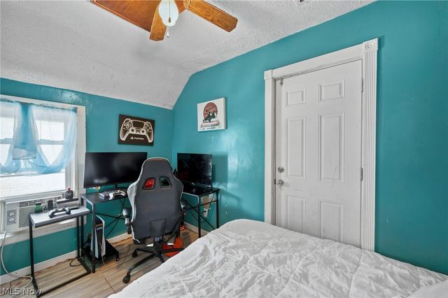 637 Dewey Avenue, Elyria, OH 44035