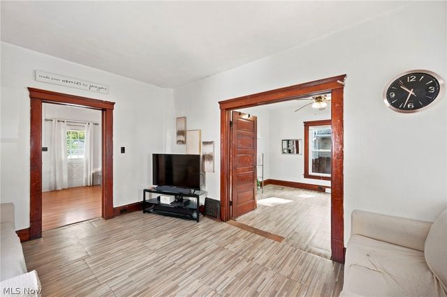637 Dewey Avenue, Elyria, OH 44035