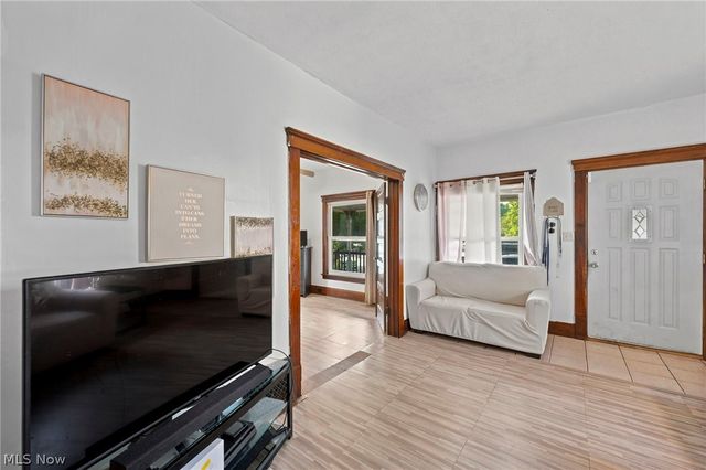637 Dewey Avenue, Elyria, OH 44035